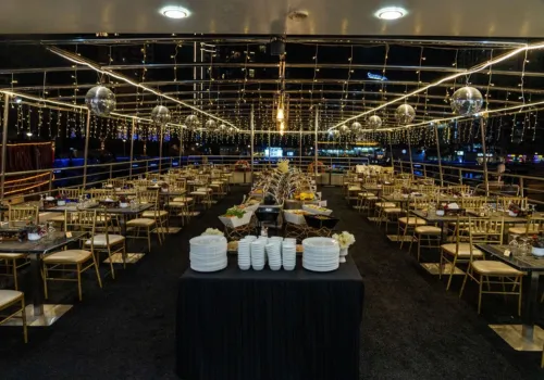 Premium Marina Cruise Dinner - Ambiance